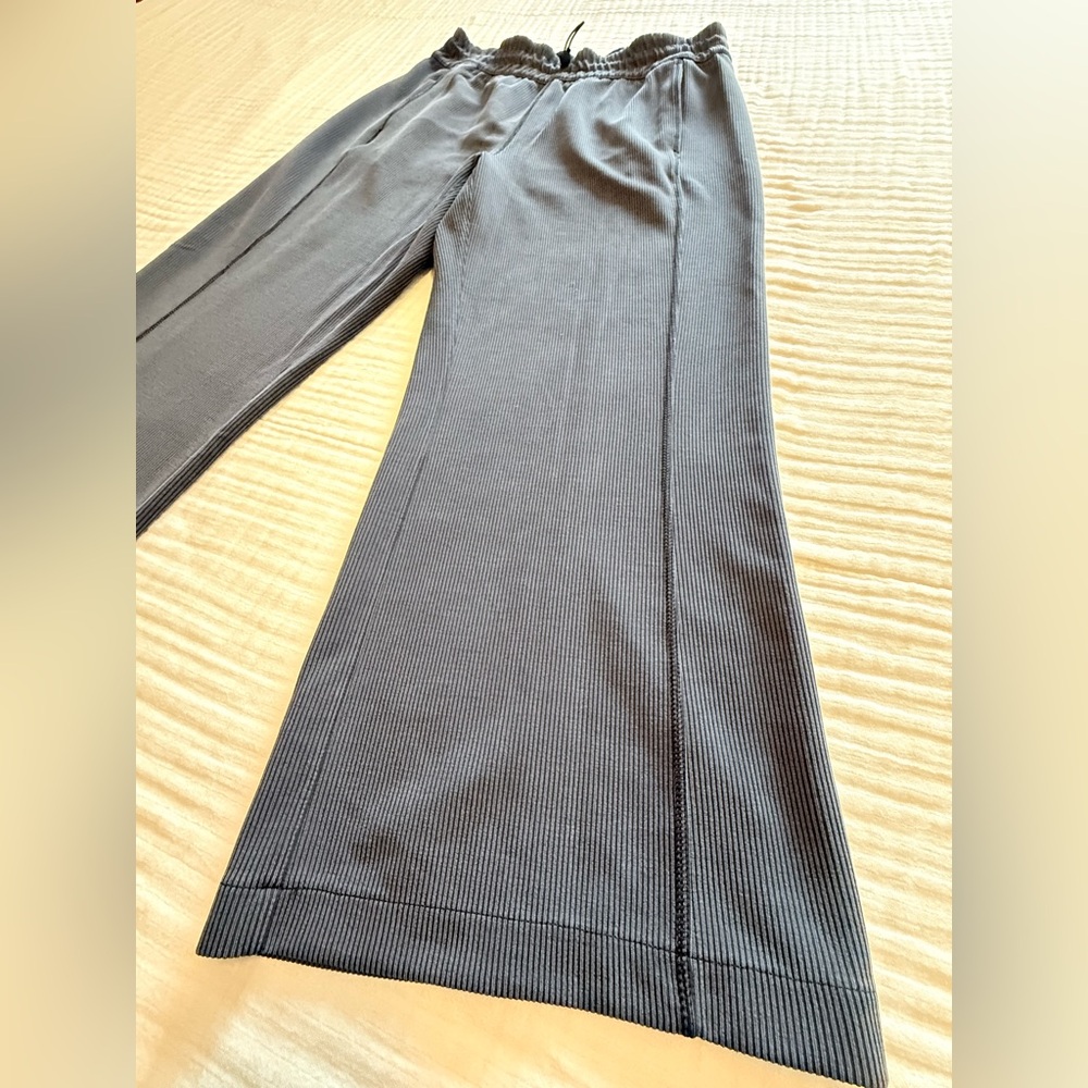 Lululemon Softreme Ribbed High Rise Wide Leg Crop Pants Black Charcoal Size 10 - Picture 9 of 14